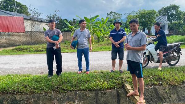 XÃ YÊN BÌNH KHẨN TRƯƠNG KHẮC PHỤC HẬU QUẢ MƯA LŨ, BẢO ĐẢM AN TOÀN CHO NHÂN DÂN
