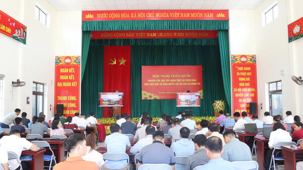 XÃ YÊN BÌNH THAM DỰ HỘI NGHỊ TOÀN QUỐC QUÁN TRIỆT, TRIỂN KHAI THỰC HIỆN MỘT SỐ NGHỊ QUYẾT, CHỈ THỊ CỦA BỘ CHÍNH TRỊ