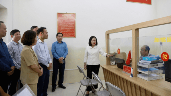 Đoàn công tác của Thường trực HĐND tỉnh Lạng Sơn khảo sát trụ sở xã, tiếp xúc cử tri chuyên đề và tặng quà tại xã Yên Bình